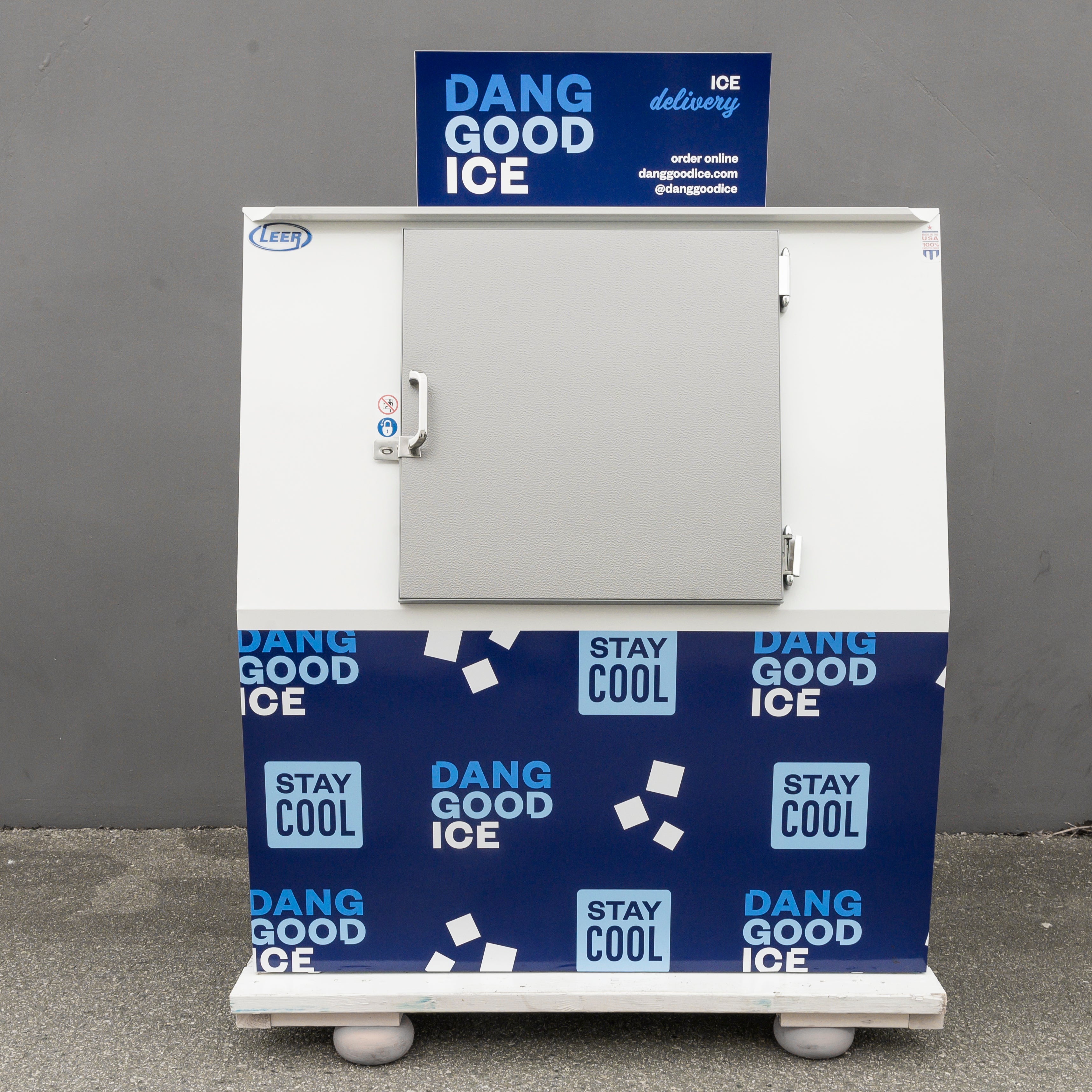 Outdoor Ice Merchandiser | Single-Door Slant Design | Spacious Storage ...
